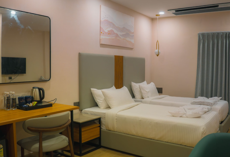 Trunk & Trolley offers luxury summer stays in Nanakramguda & Gachibowli with elegant rooms, gym access, and comfort for business or leisure. Book now!