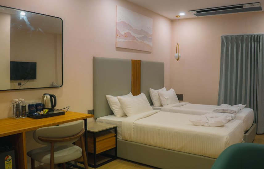 Trunk & Trolley offers luxury summer stays in Nanakramguda & Gachibowli with elegant rooms, gym access, and comfort for business or leisure. Book now!